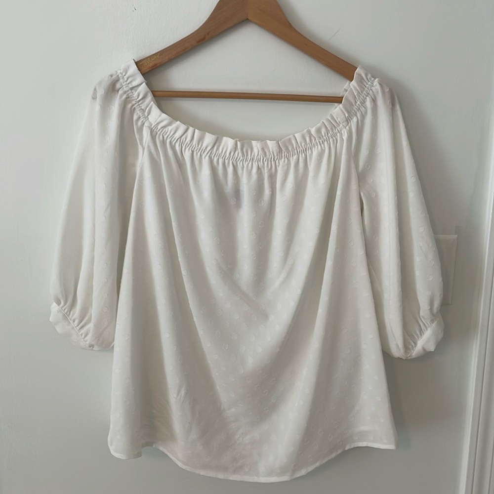 Vince Camuto off shoulder ecru off white top